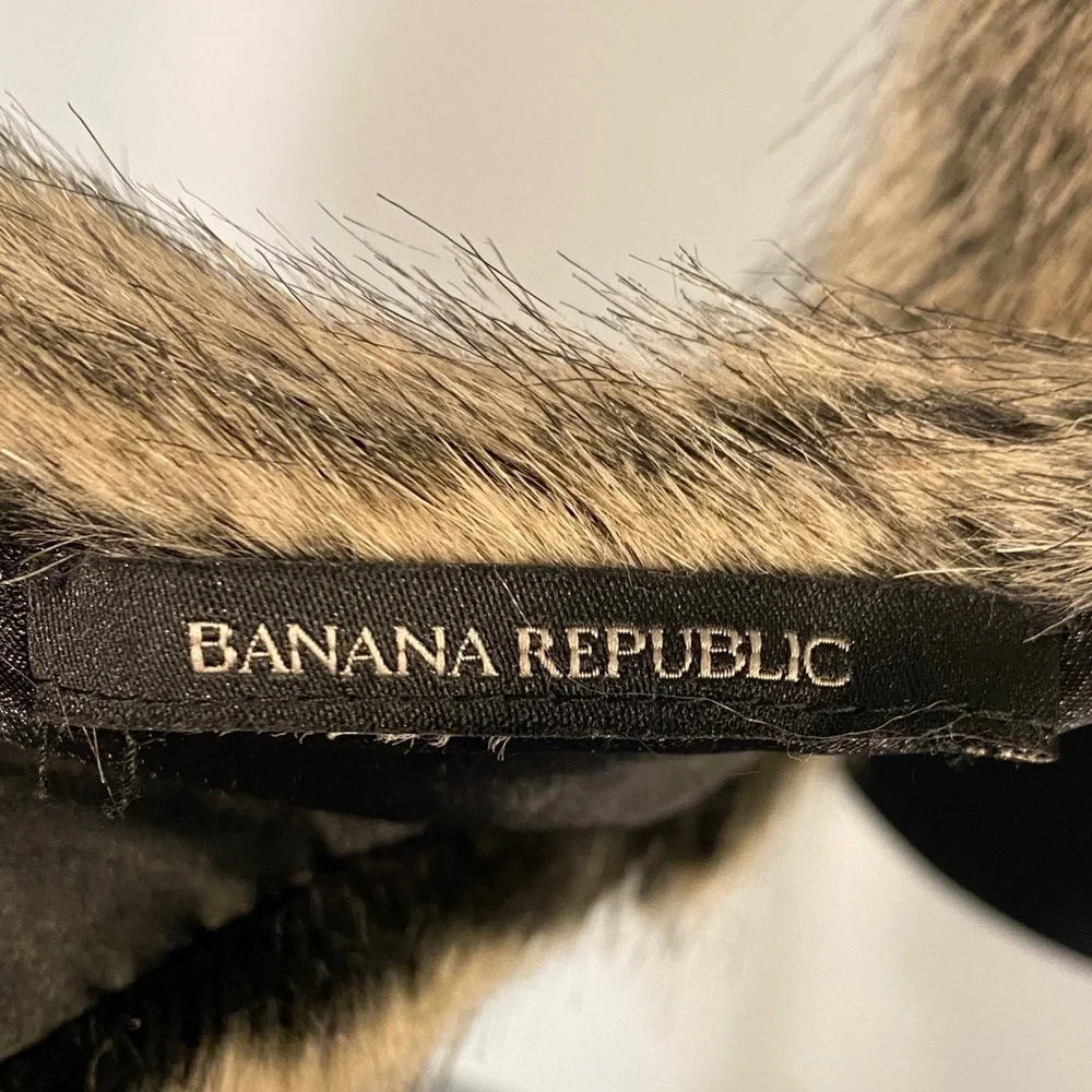 Banana Republic Faux Fur Scarf | Satin Lined | Neutral Winter Luxury